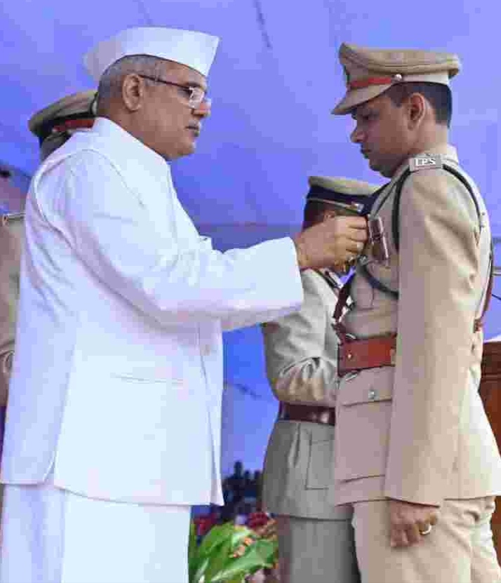 छत्तीसगढ़ के 10 अधिकारियों को पुलिस वीरता पदक, 10 अधिकारियों को भारतीय पुलिस पदक और 8 अधिकारियों को यूनियन होम मिनिस्टर मेडल