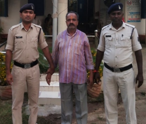 महिला से जबरदस्ती  अनैतिक संबंध बनाने , दस लाख रकम की मांग