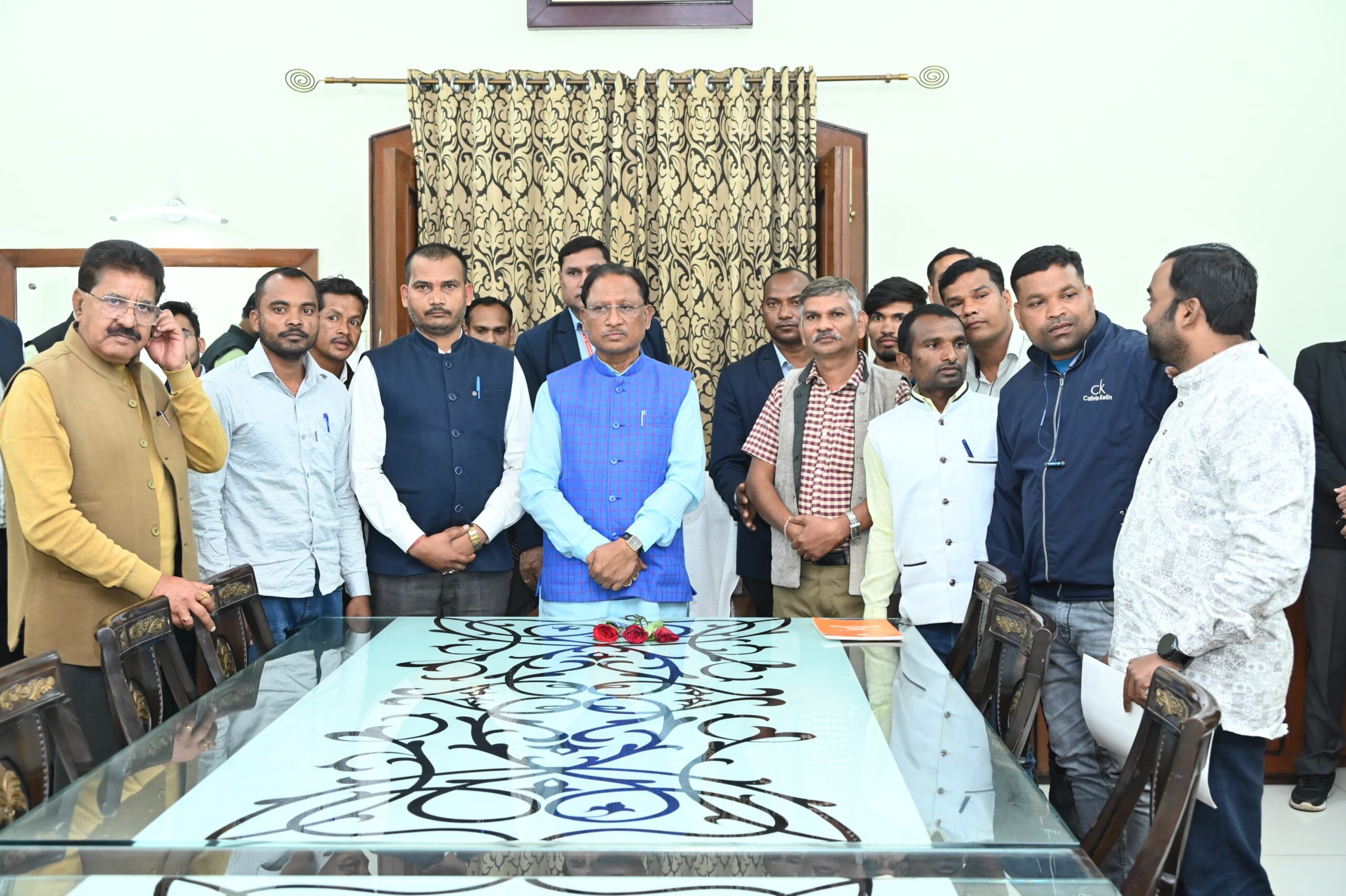 नियमितीकरण सहित 10 सूत्रीय मांग को लेकर पुनः मुख्यमंत्री से मिला अनियमित कर्मचारी मोर्चा के पदाधिकारी