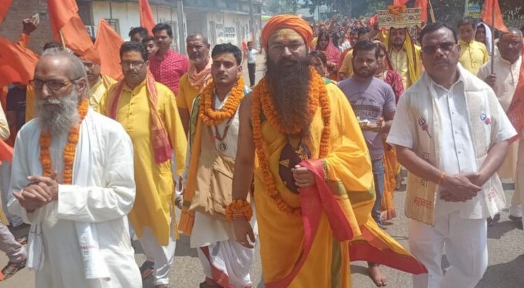 श्रीमद् शिवमहापुराण कथा का हुआ शुभारंभ, कलश यात्रा में श्रद्धालुओं की उमड़ी भीड़