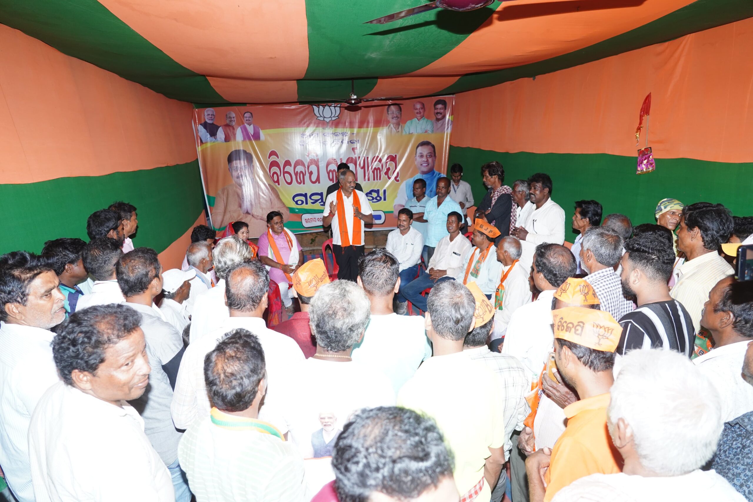 पुरी में योगी आदित्यनाथ के साथ दहाड़े बृजमोहन अग्रवाल