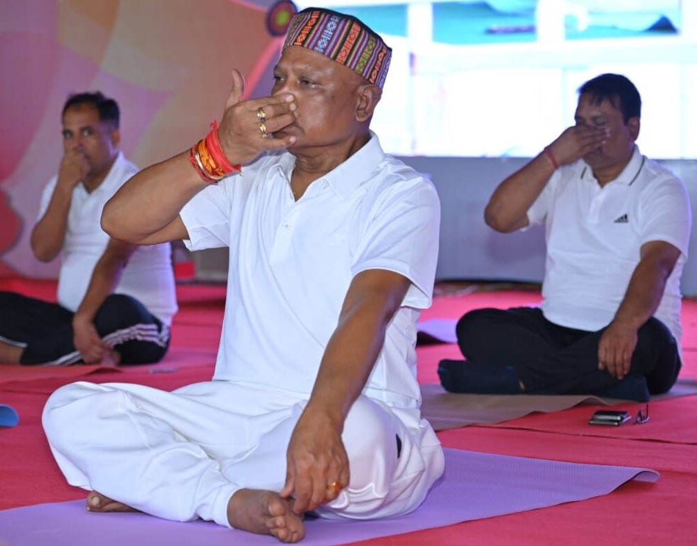 सीएम विष्णुदेव साय ने अंतर्राष्ट्रीय योग दिवस पर योग कर जनमानस को दिया संदेश