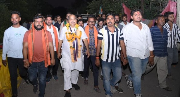 उत्तर नगर विधानसभा के विधायक पुरंदर मिश्रा ने वार्ड का किया भ्रमण