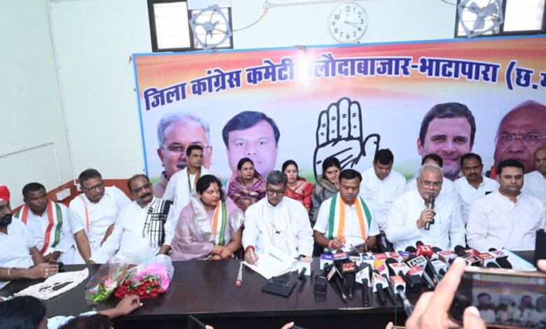 बलौदाबाजार मामले पर पूर्व मुख्यमंत्री भूपेश बघेल, प्रदेश कांग्रेस अध्यक्ष दीपक बैज, नेता प्रतिपक्ष डॉ. चरणदास महंत ने पत्रकारों को किया संबोधित