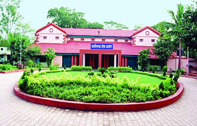 पत्रकारों के तीखे विरोध के बाद छत्तीसगढ़ लोक आयोग के उपसचिव एडीजे केपी भदौरिया ने मांगी माफी