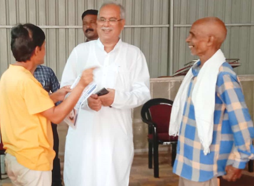 अरूण जोशी मिले पूर्व सीएम भूपेश बघेल से, किया पाटन रत्न अलंकरण से सम्मानित