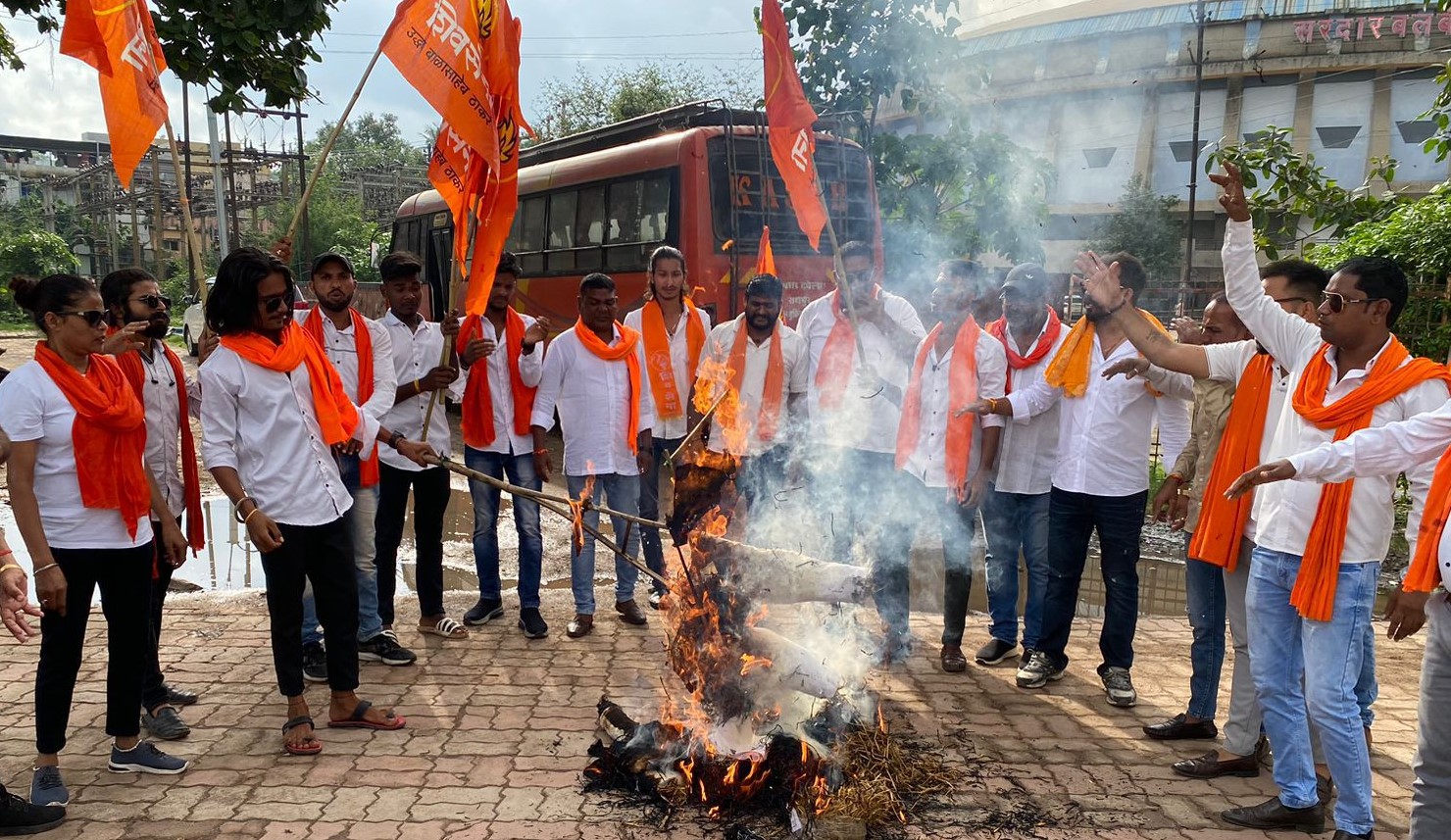 छत्तीसगढ़ शिवसेना ने फूंका बांग्लादेशी दंगाईयों का पुतला