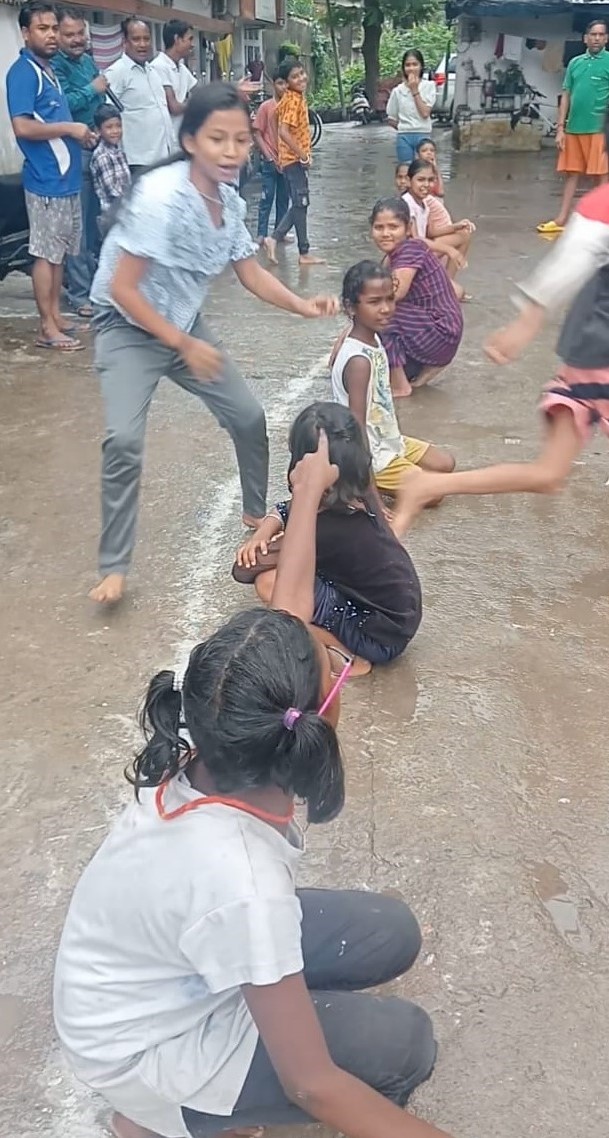 रमण मंदिर वार्ड में मनाया गया छत्तीसगढ़ के पारंपरिक खेलों के साथ हरेली महोत्सव