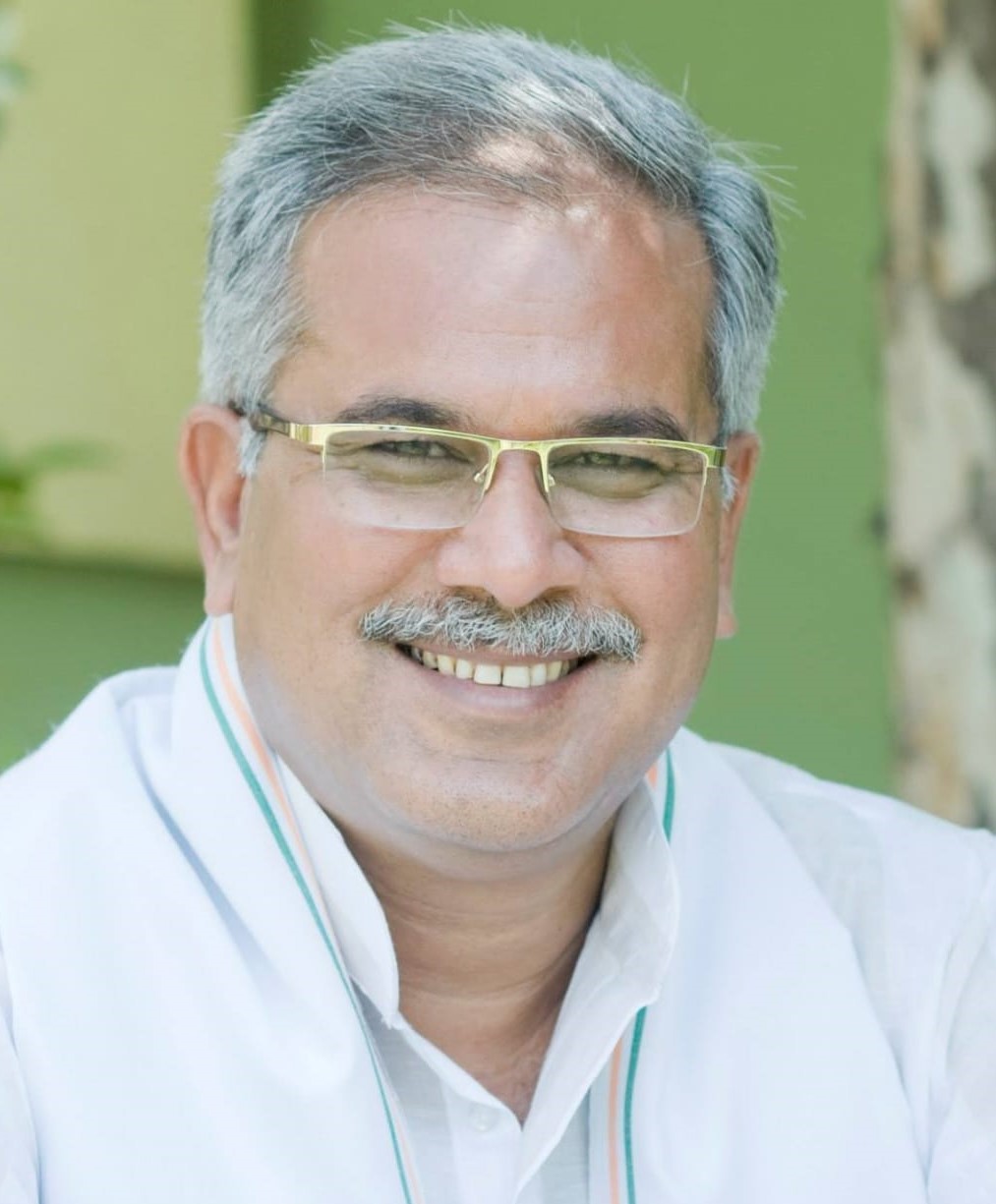 पूर्व मुख्यमंत्री भूपेश बघेल की पत्रकारों से चर्चा : पूरे प्रदेश में खुला जानवर बड़ी समस्या बन गये है