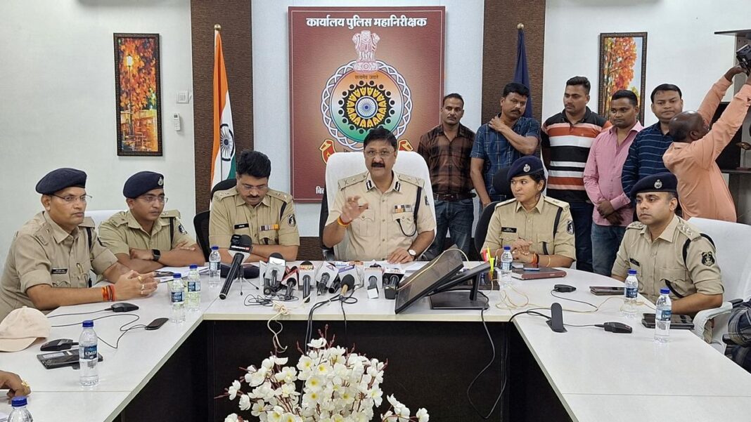 अंतरराज्यीय चोर गिरोह गिरफ्तार, बिलासपुर के पुलिसअधीक्षक रजनेश सिंह ने  छत्तीसगढ़ सराफ़ा एशोशियेशन व अध्यक्ष कमल सोनी  की तारीफ