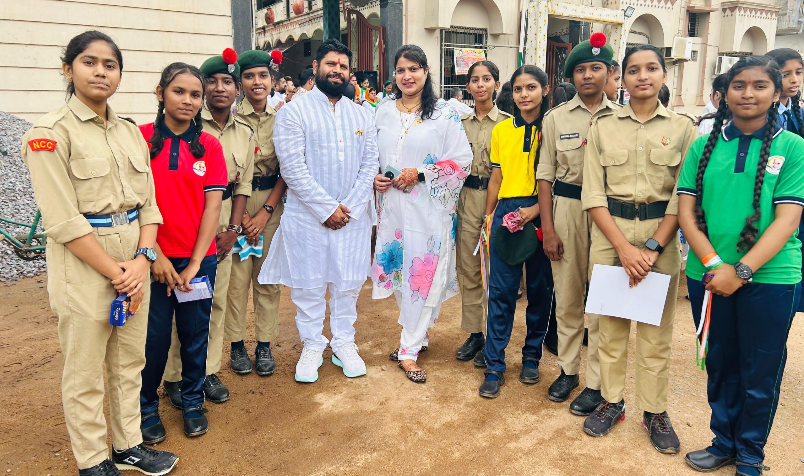 तिल्दा-नेवरा में जगह जगह फहराया तिरंगा