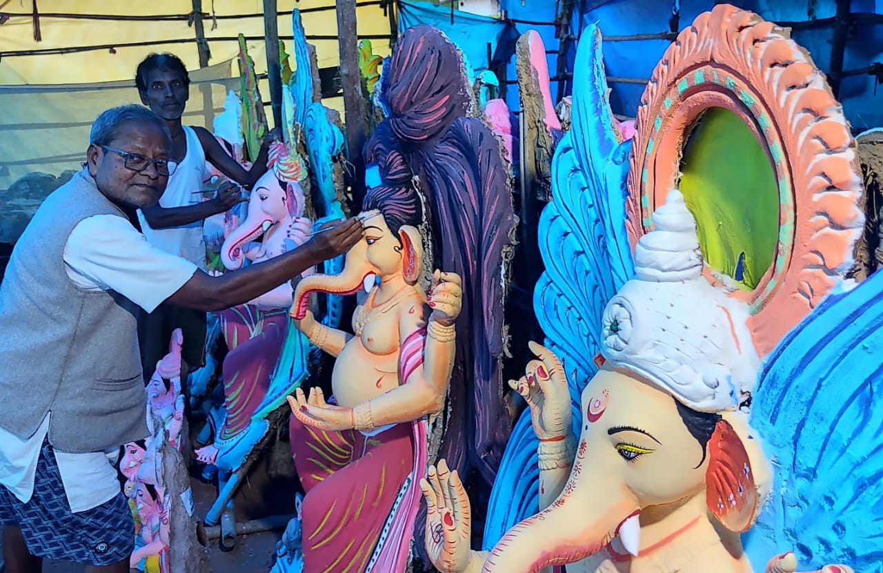 बिगलू प्रसाद गुप्ता कि मूर्तिकारी के आगे पस्त हुए कलकत्ता के मूर्तिकार