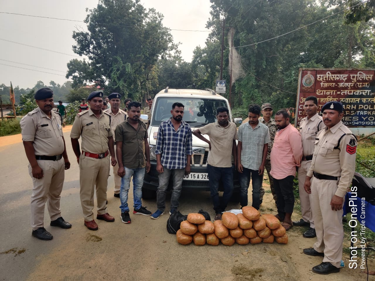 वाहन चेकिंग के दौरान स्कार्पियो  से निकला  2  लाख दस हजार का गांजा