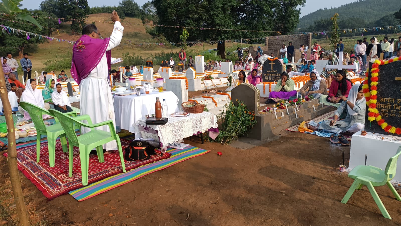 मसीही समाज ने पुर्वजों कि याद   में  मनाया   कबुर पर्व