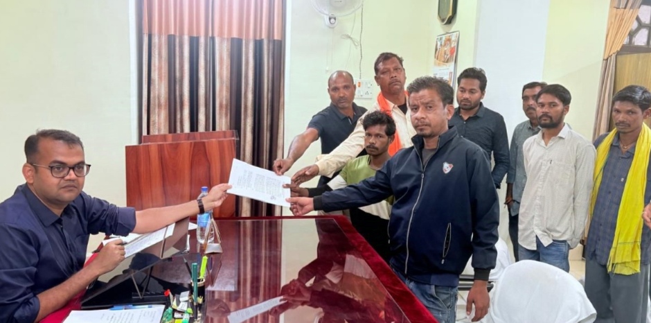 खुली पोल,अनुसूचित जनजाति आयोग के अध्यक्ष भानुप्रताप सिंह ने जीवित को मृत घोषित किया