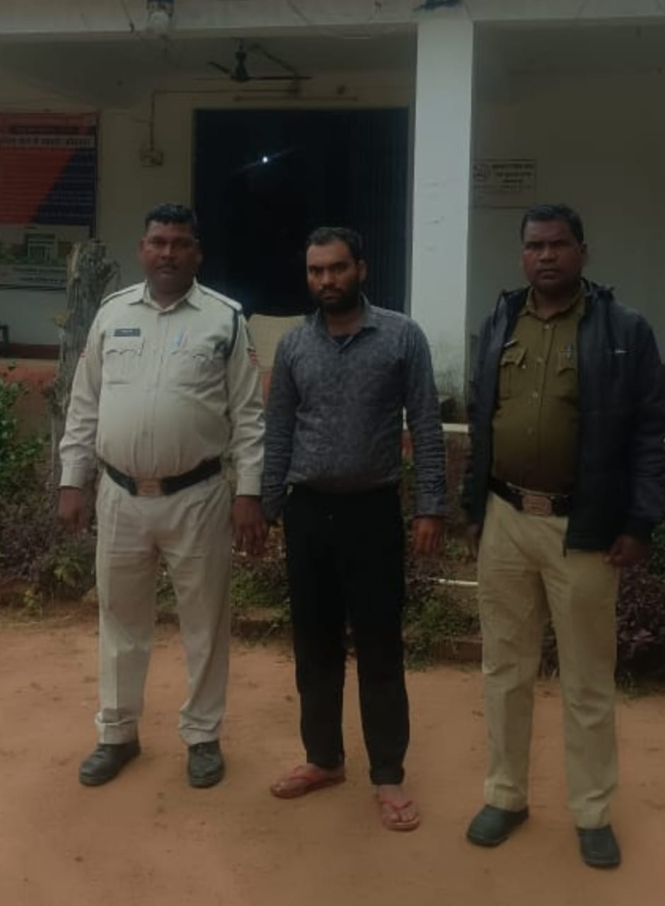 युवक नें विधवा महिला का गर्भपात कराकर डर से उड़ीसा  भाग गया