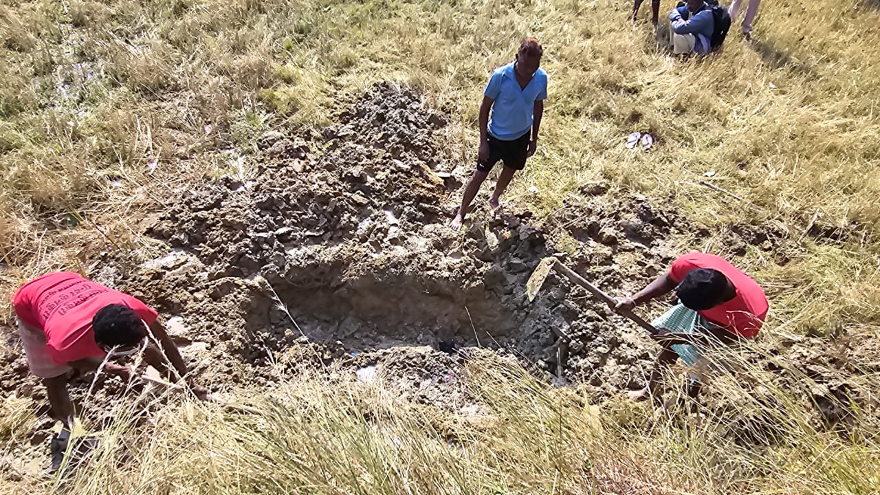 लव ट्राएंगल में नाबालिग बालिका कों खेत में शव को दफन कर धान की रोपाई