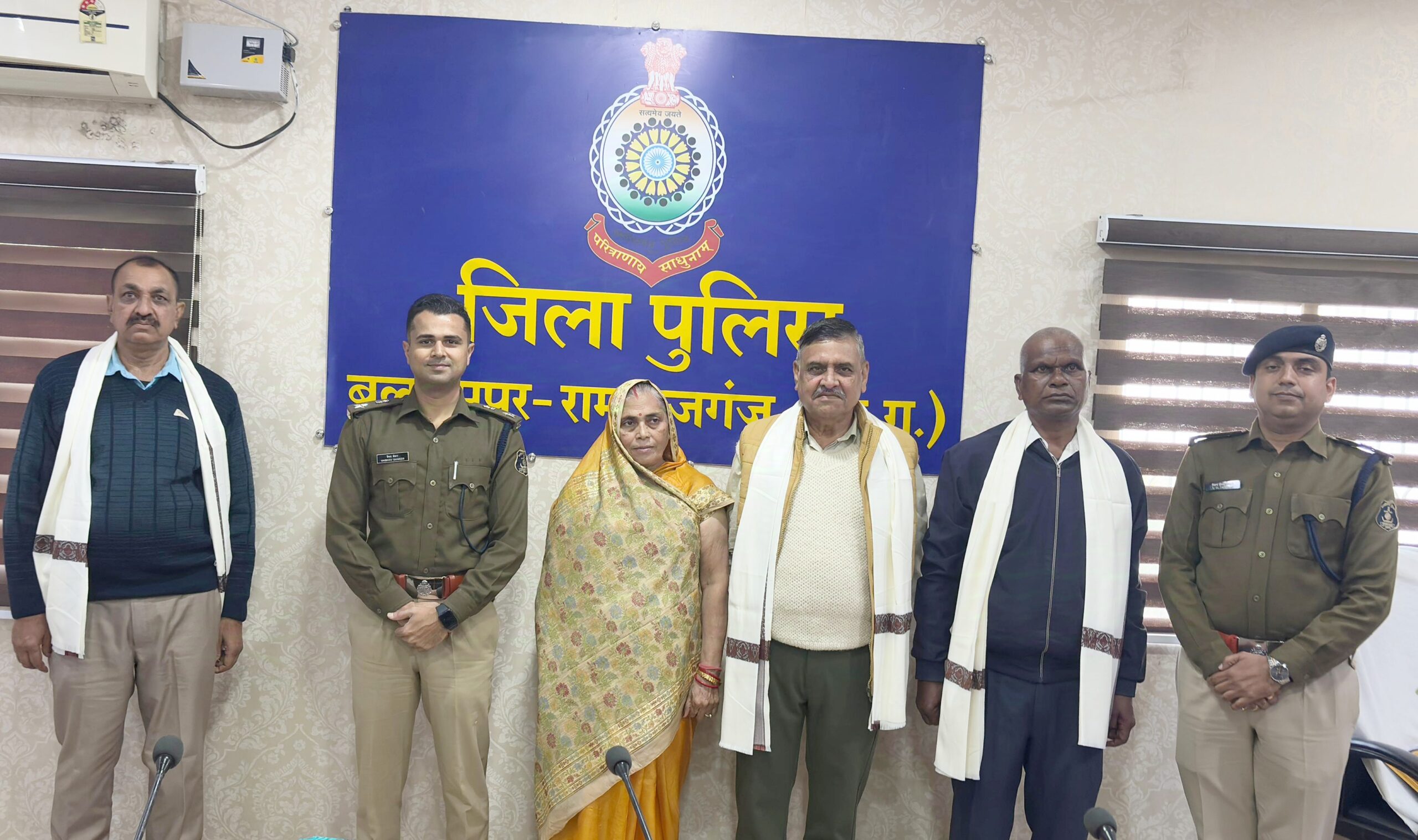 एस .पी वैभव बैंकर ने सेवा निवृत्त हुए तीन पुलिस अधिकारियों कों किया सम्मानित