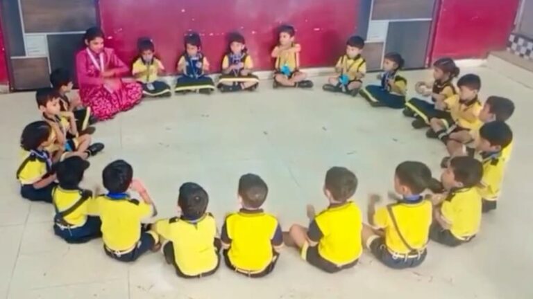 आदित्य विद्या मंदिर बैकुण्ठ में संगीत के सुरों से बच्चों को दी जा रही शिक्षा