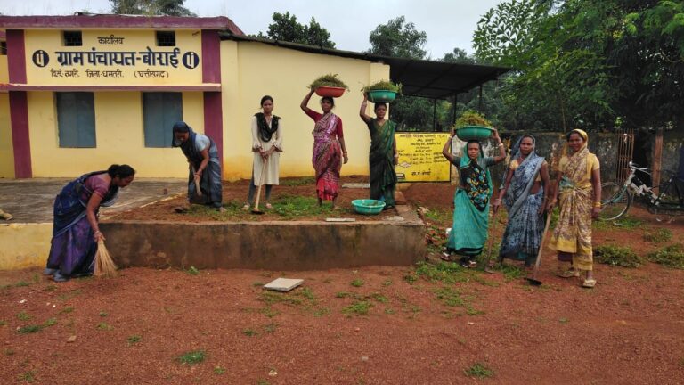 धमतरी जिले के सीमावर्ती ग्राम बोराई में ग्रीन आर्मी ने चलाया स्वच्छता अभियान