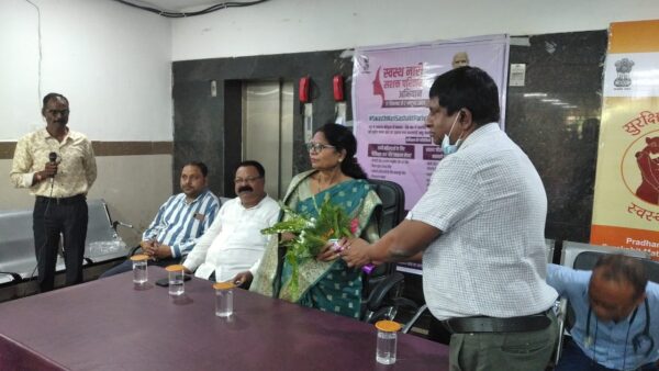 धमतरी में स्वास्थ्य नारी शासक्ता परिवार कार्यक्रम का आयोजन