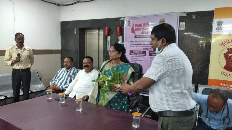 धमतरी में स्वास्थ्य नारी शासक्ता परिवार कार्यक्रम का आयोजन