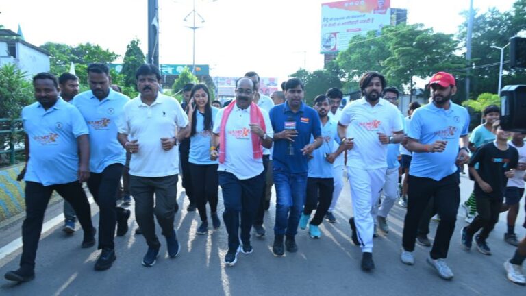 उप मुख्यमंत्री अरुण साव ने झंडी दिखाकर ‘नमो युवा रन’ का किया शुभारंभ
