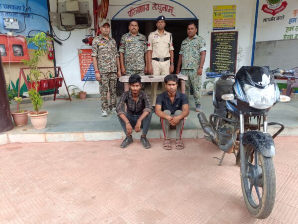 पेट्रोल पंप से मोबाइल गायब, पुलिस ने पकड़े दोनों आरोपी