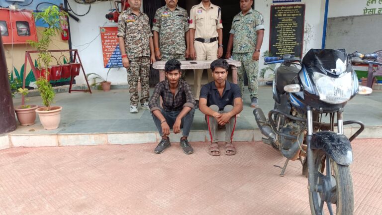 पेट्रोल पंप से मोबाइल गायब, पुलिस ने पकड़े दोनों आरोपी