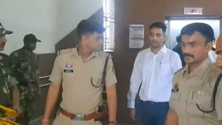 छत्तीसगढ़ शराब घोटाले में बड़ी कार्रवाई, चैतन्य बघेल और दीपेन्द्र चावड़ा गिरफ्तार