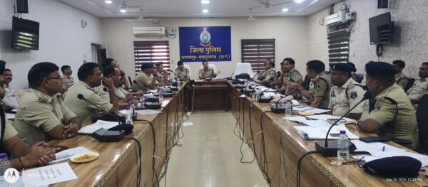 बलरामपुर  एसपी वैभव बैंकर की सख्त हिदायत  “लंबित मामलों को समय पर निपटाएँ, लापरवाह विवेचकों पर होगी कार्रवाई”