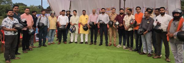शंकरगढ़ में पुलिस ने चलाया हेलमेट जागरूकता अभियान, 1 अक्टूबर से लागू होगा ‘नो हेलमेट–नो पेट्रोल’ नियम