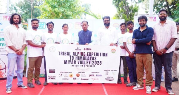 5350 मीटर ऊँचाई पर ट्रैकिंग, रॉक और आइस क्लाइंबिंग