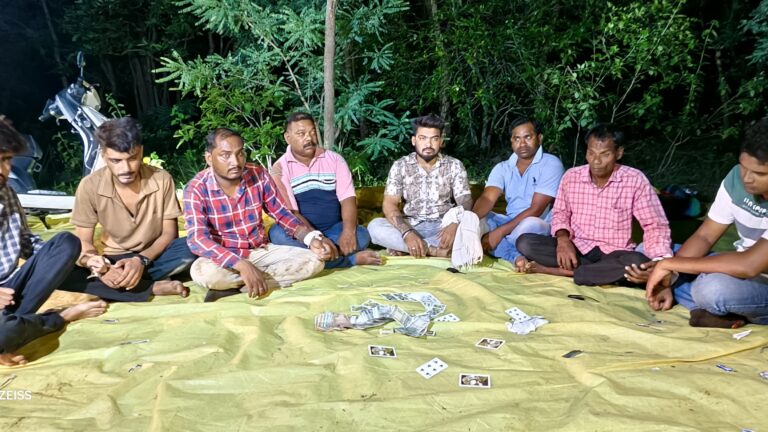 ड्रोन से हुई छापेमारी 9 गिरफ्तार ,2.60 लाख की जब्ती