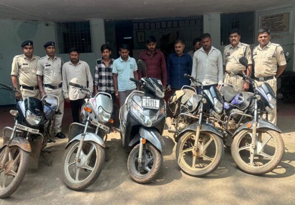 देवरी में स्ट्रीट लाइट के नीचे जुआ खेल रहें सात जुवारी गिरफ्तार