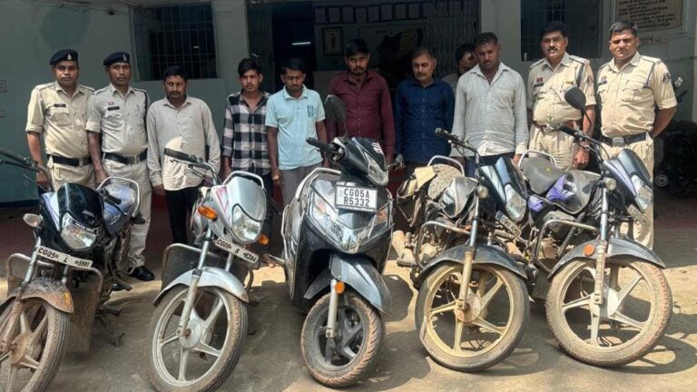 देवरी में स्ट्रीट लाइट के नीचे जुआ खेल रहें सात जुवारी गिरफ्तार