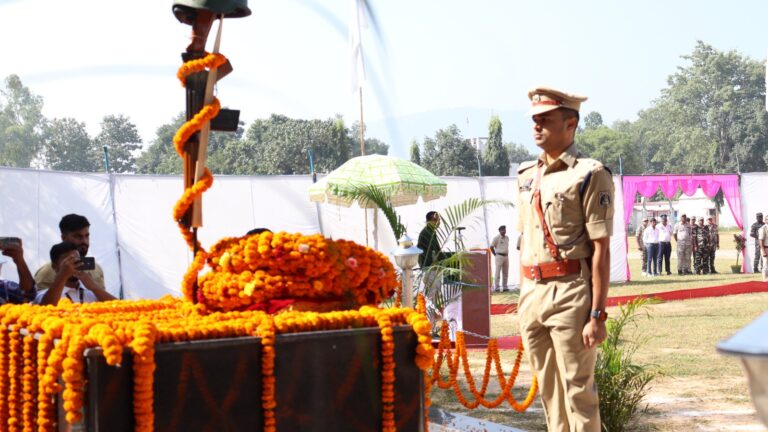 बलरामपुर में पुलिस स्मृति दिवस पर शहीदों को दी गई  श्रद्धांजलि