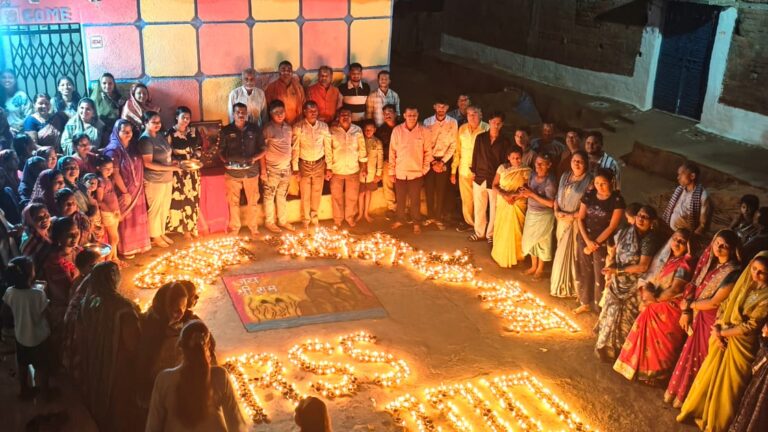 2000 दीपों से रोशन हुई ‘एक शाम शहीदों के नाम’, वीर जवानों को दी श्रद्धांजलि