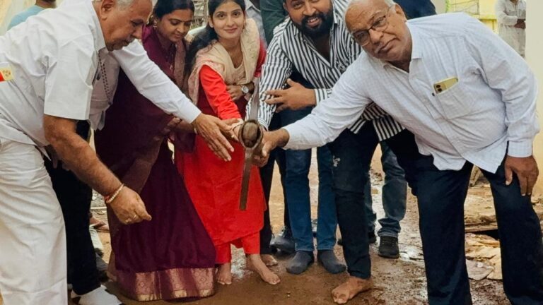 झूलेलाल वार्ड में हुआ सीसी रोड निर्माण का शुभारंभ ,नागरिकों ने जताया आभार