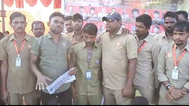 बोराई में ड्राइवरों का ‘स्टीयरिंग छोड़ो आंदोलन’, सड़क पर उतरे सैकड़ों चालक