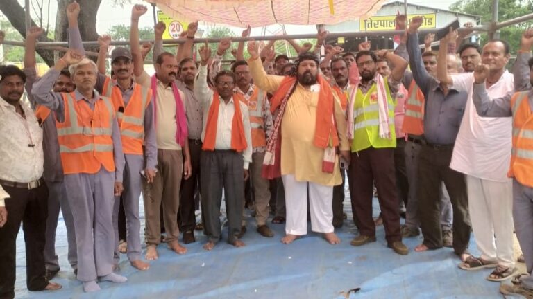 अल्ट्राटेक सीमेंट बैकुंठ के 1500 मजदूरों का आमरण अनशन जारी, 20 दिन बाद भी प्रशासन मौन