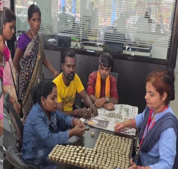 किसान ने सिक्कों से पूरी की बेटी की ख्वाहिश, बनी मिसाल