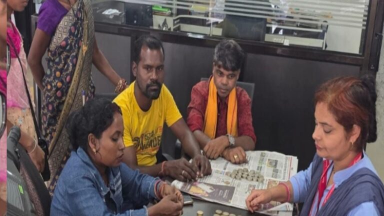 किसान ने सिक्कों से पूरी की बेटी की ख्वाहिश, बनी मिसाल