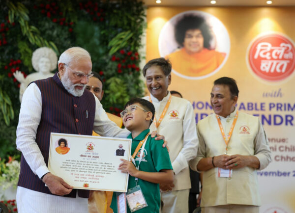 प्रधानमंत्री नरेंद्र मोदी ने नन्हें लाभार्थियों से की आत्मीय बातचीत, बच्चों ने साझा किए अपने सपने