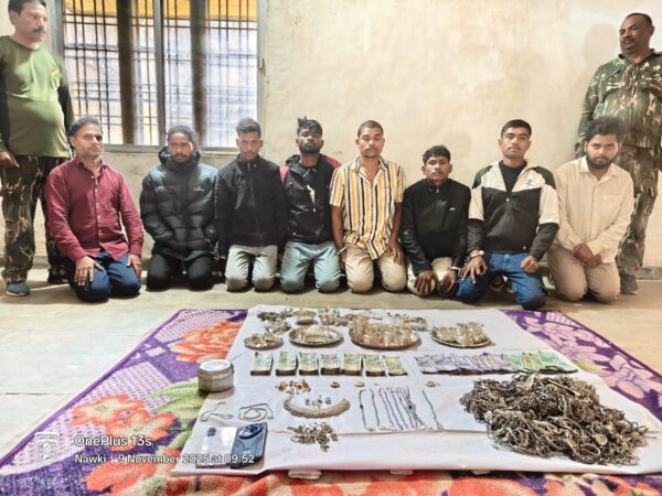 बलरामपुर के धनंजय ज्वेलर्स में हुई बड़ी चोरी, खुलासा, 50 लाख की संपत्ति बरामद