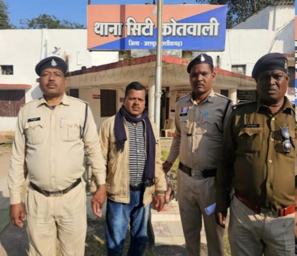 शिक्षक ने गरीबी और कमजोरी देखकर छात्रा से किया दुष्कर्म