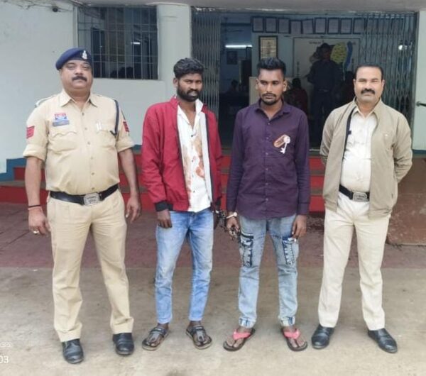 ढाबा से शटर उठाकर   सीक्रेट ,गुटके की चोरी