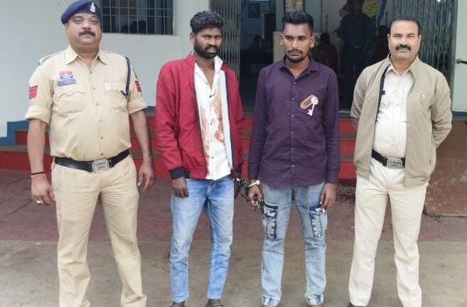 ढाबा से शटर उठाकर   सीक्रेट ,गुटके की चोरी