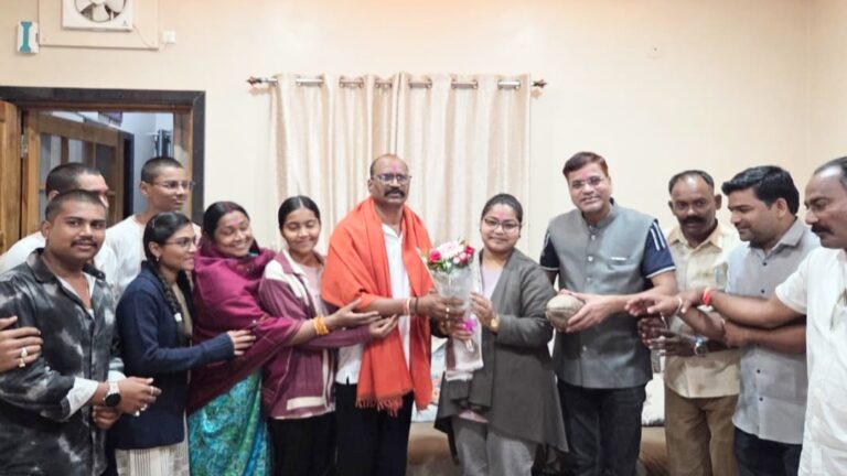 गरियाबंद की कोमल साहू हुई NEET पास,MBBS में मिला दाख़ला