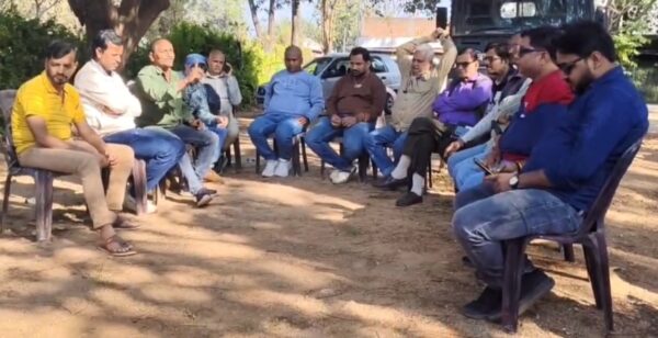 पत्रकारों ने मुकेश नायक के साथ हुई घटना को लेकर मुख्यमंत्री के नाम सौंपा ज्ञापन